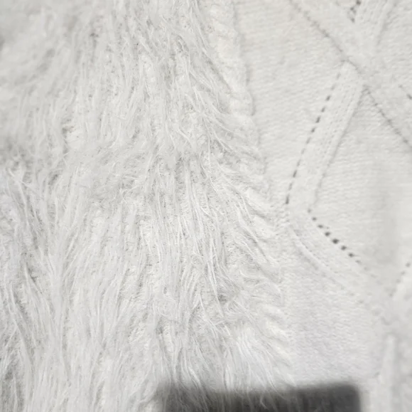 Oliver.o Anthropologie Cream Fuzzy Knit Sweater Vest EUC Large 23 PTP - Picture 4 of 4